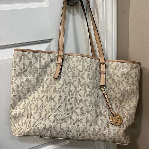 Michael Kors purse - Picture 2 of 4